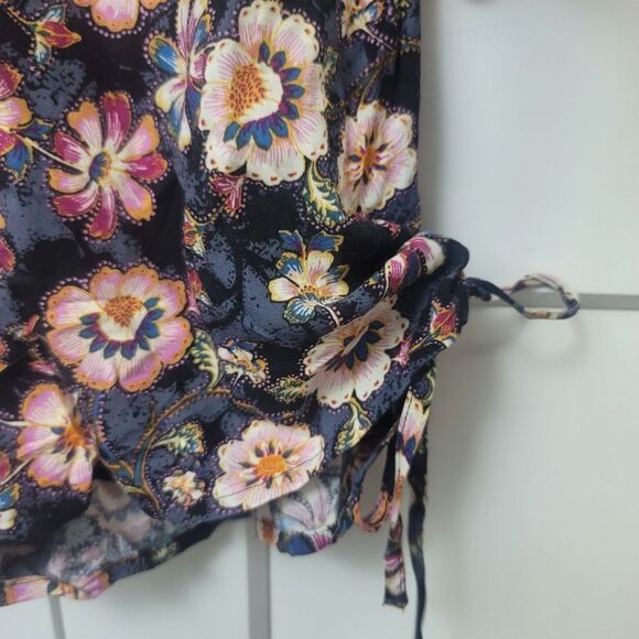 Band Of Gypsies Chic Floral V-Neck Playsuit, Small - Picture 9 of 9